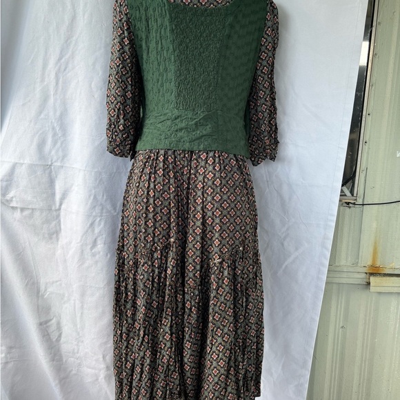 Green and Black Tiered Bustier Sundress with Cuffed Sleeves - Picture 9 of 16